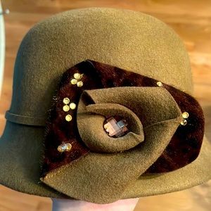 Vintage brown hat